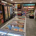 Cheerful 3 Bedroom At White Cross Bay Дом отдыха *