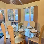 別荘 Cheerful 3 Bedroom At White Cross Bay *
