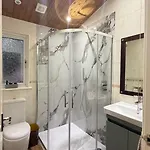 Cheerful 3 Bedroom At White Cross Bay Дом отдыха *