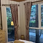 Дом отдыха Cheerful 3 Bedroom At White Cross Bay