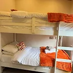 Cheerful 3 Bedroom At White Cross Bay