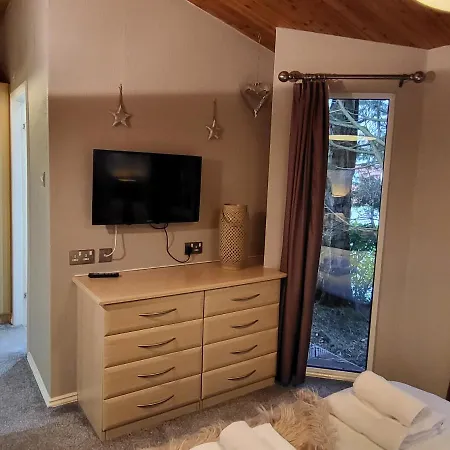 Cheerful 3 Bedroom At White Cross Bay Windermere