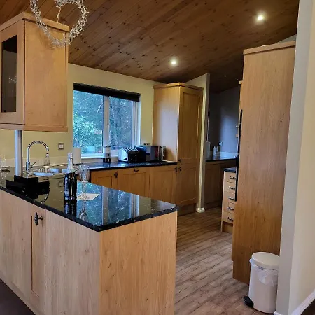 Cheerful 3 Bedroom At White Cross Bay