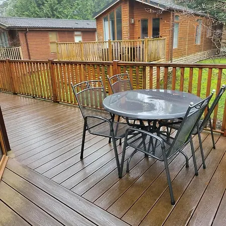 Cheerful 3 Bedroom At White Cross Bay Holiday home