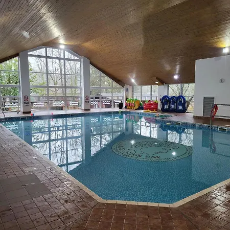 Cheerful 3 Bedroom At White Cross Bay