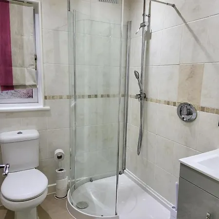 Holiday home Cheerful 3 Bedroom At White Cross Bay *