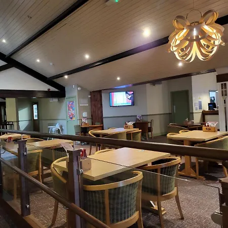 Cheerful 3 Bedroom At White Cross Bay