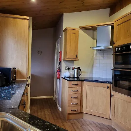 Cheerful 3 Bedroom At White Cross Bay *