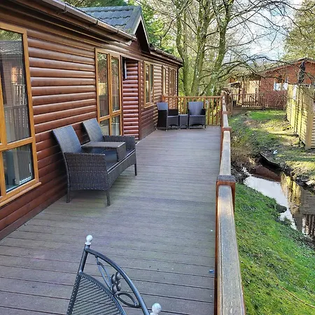 Cheerful 3 Bedroom At White Cross Bay Holiday home