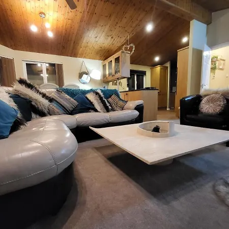 Cheerful 3 Bedroom At White Cross Bay Windermere