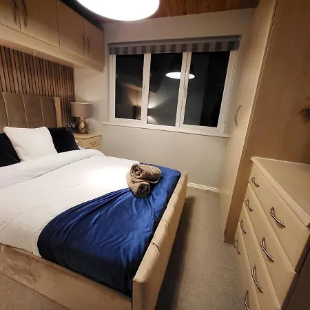 Cheerful 3 Bedroom At White Cross Bay Holiday home Windermere