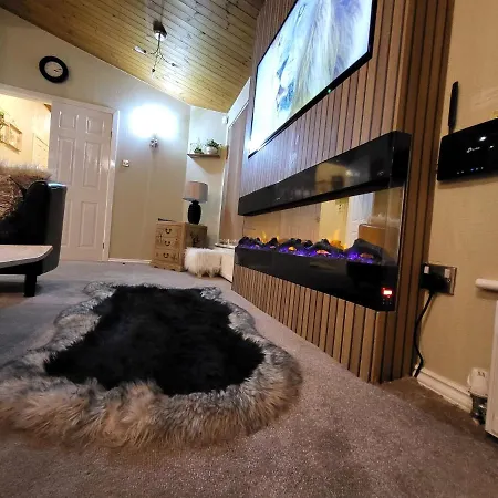 Cheerful 3 Bedroom At White Cross Bay Holiday home *