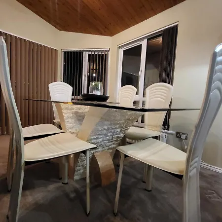 Cheerful 3 Bedroom At White Cross Bay Casa vacanze *