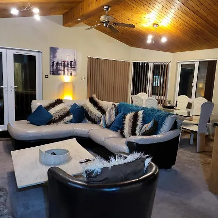 Cheerful 3 Bedroom At White Cross Bay Windermere