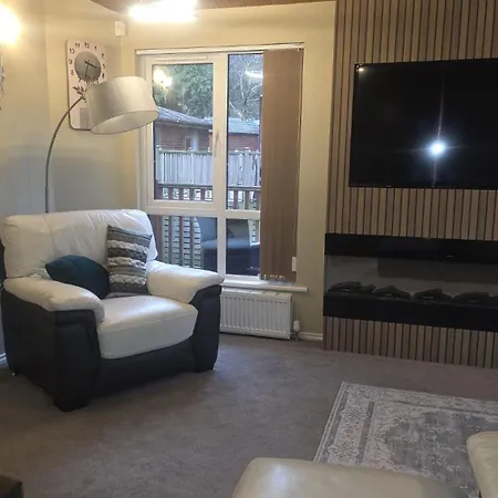 Cheerful 3 Bedroom At White Cross Bay ウィンダミア