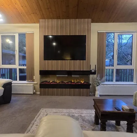 Cheerful 3 Bedroom At White Cross Bay ウィンダミア