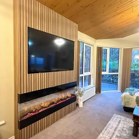 Cheerful 3 Bedroom At White Cross Bay