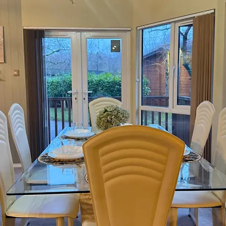 Nyaraló Cheerful 3 Bedroom At White Cross Bay Windermere