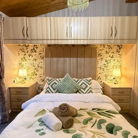 Nyaraló Cheerful 3 Bedroom At White Cross Bay Windermere