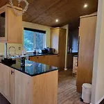 Cheerful 3 Bedroom At White Cross Bay