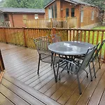 Cheerful 3 Bedroom At White Cross Bay 度假居