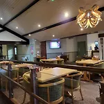 Cheerful 3 Bedroom At White Cross Bay