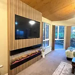 Cheerful 3 Bedroom At White Cross Bay