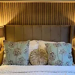 Cheerful 3 Bedroom At White Cross Bay *