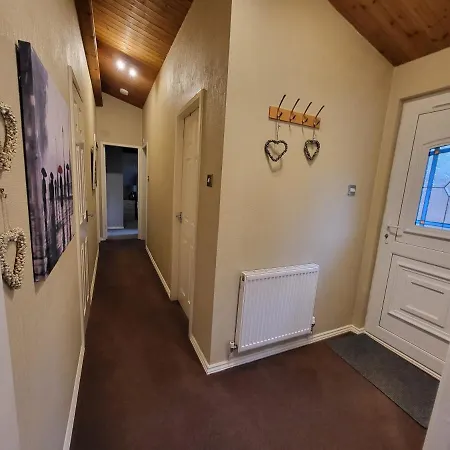 Feriehus Cheerful 3 Bedroom At White Cross Bay