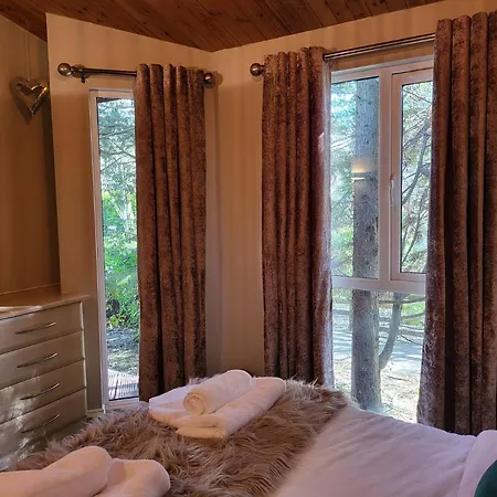 Feriehus Cheerful 3 Bedroom At White Cross Bay Windermere