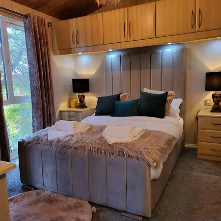 Feriehus Cheerful 3 Bedroom At White Cross Bay