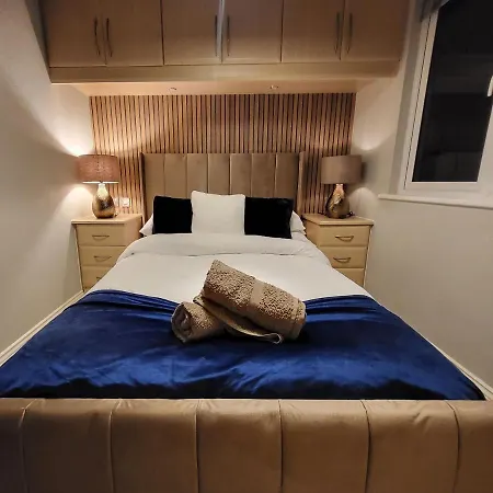 Cheerful 3 Bedroom At White Cross Bay Feriehus *